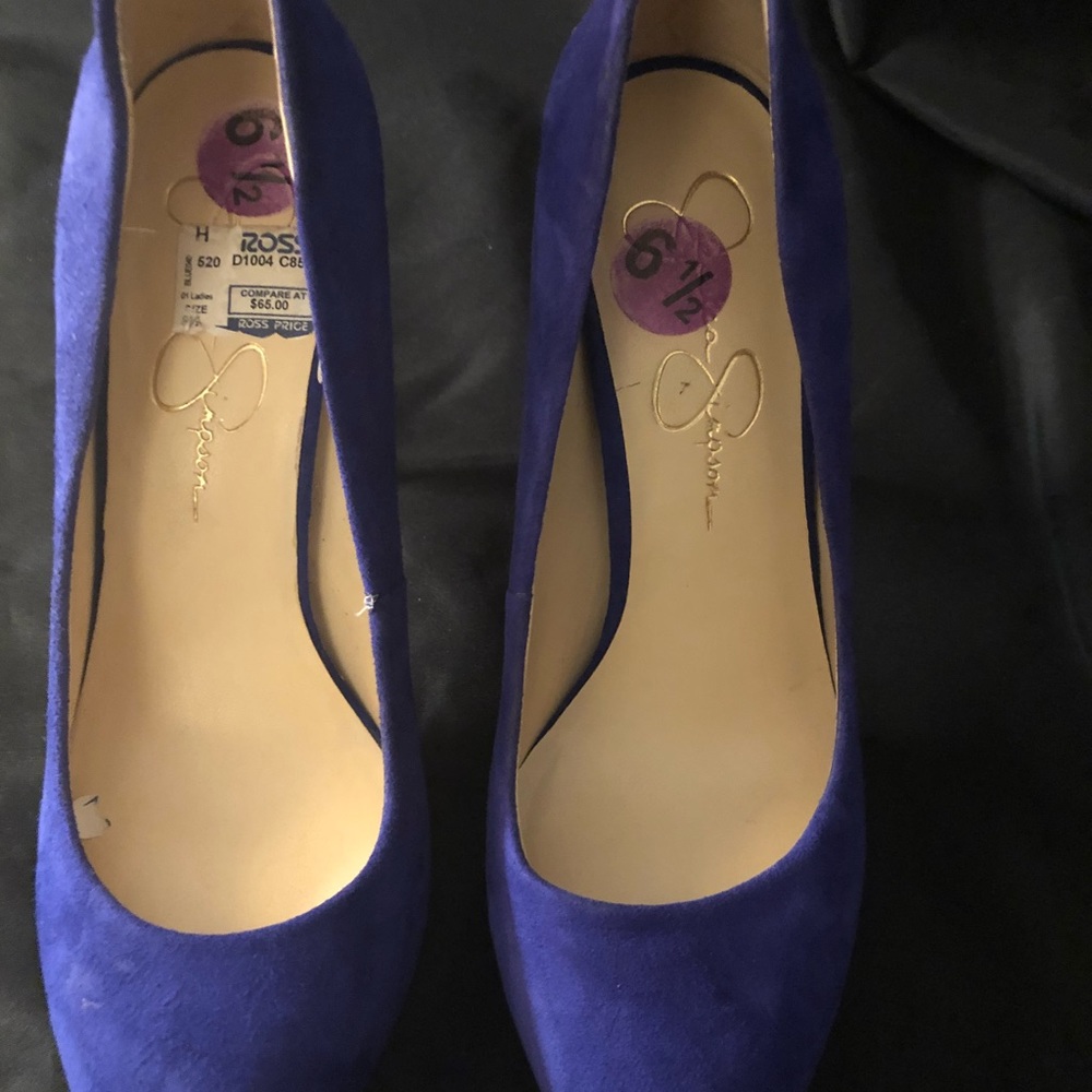Size 6 suede pump